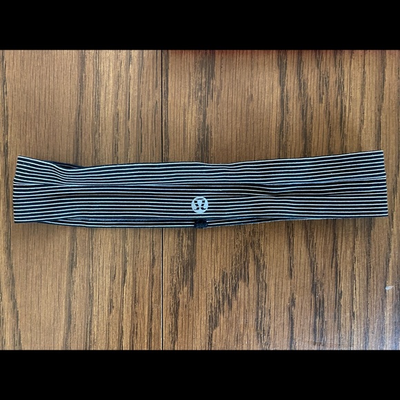 LuluLemon Headband Set of 8 - Picture 9 of 10